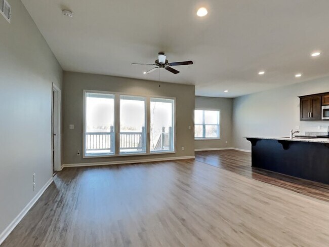 Building Photo - 21715 North Ridge