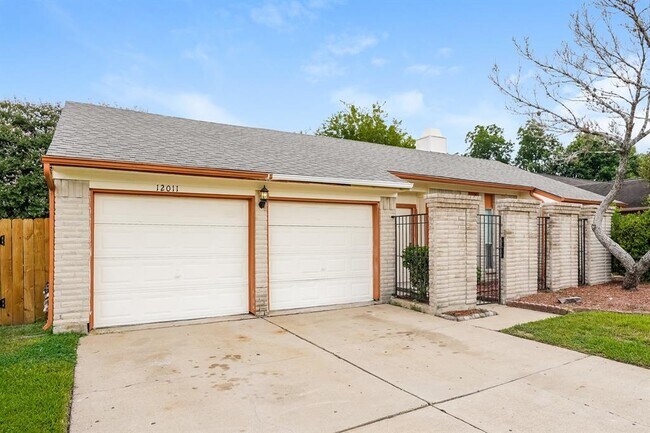 Building Photo - 12011 Pecan Meadow Dr