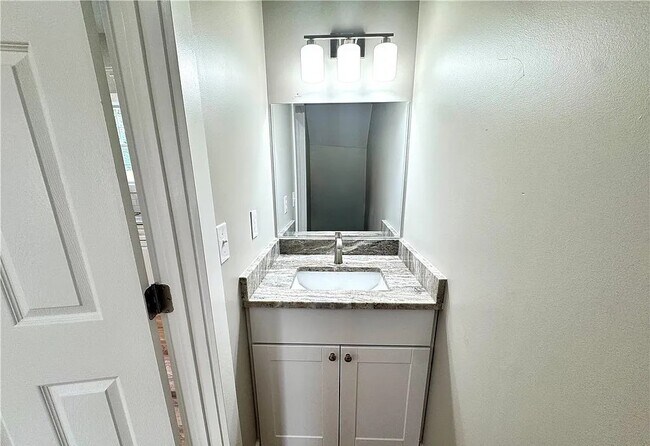 Building Photo - 1130 W High St