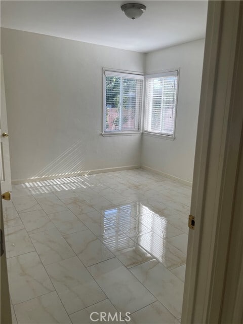 Foto del edificio - 2400 Marine Ave