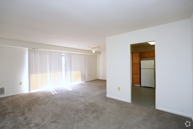 Living Area - Bristol House Apartments