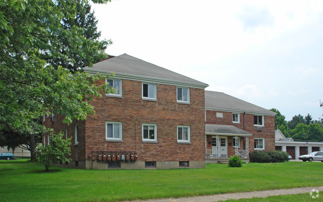 Building Photo - Maplehurst Apartments