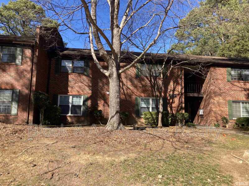 Foto principal - 5808 Falls of Neuse Rd