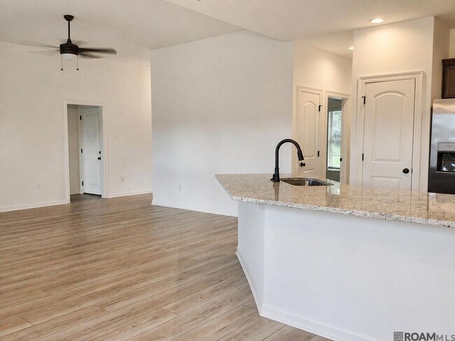 Foto del edificio - 23668 Sweetbriar Ct
