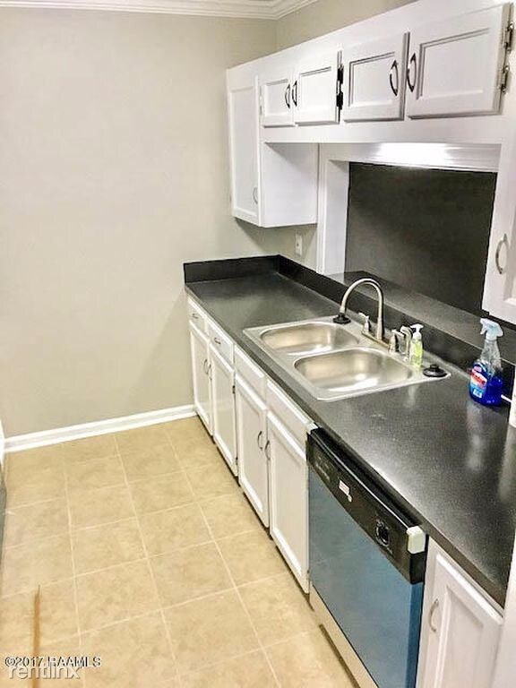 Building Photo - 3 br, 1.5 bath Townhome - 163 Southfield Pkwy