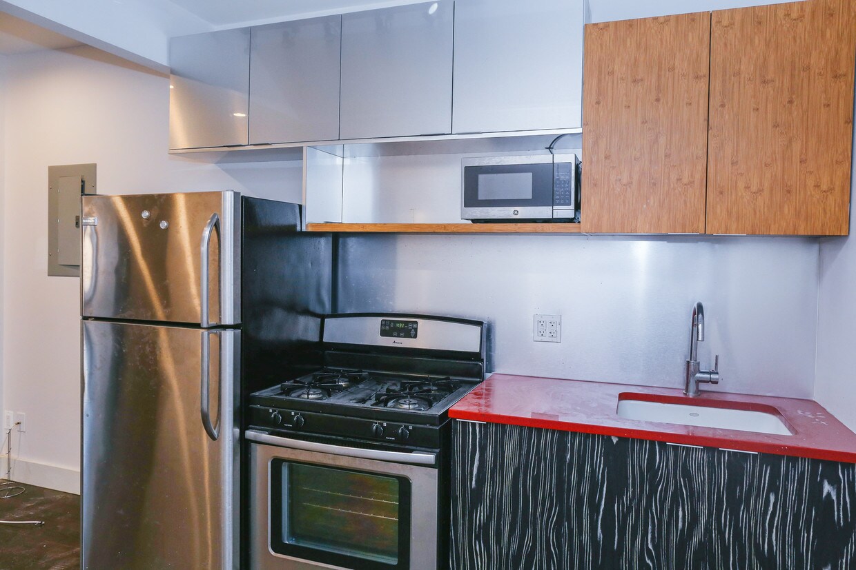 Primary Photo - 716 Nostrand Ave
