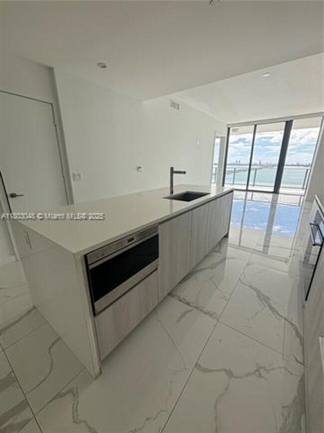 Foto del edificio - 480 NE 31st St