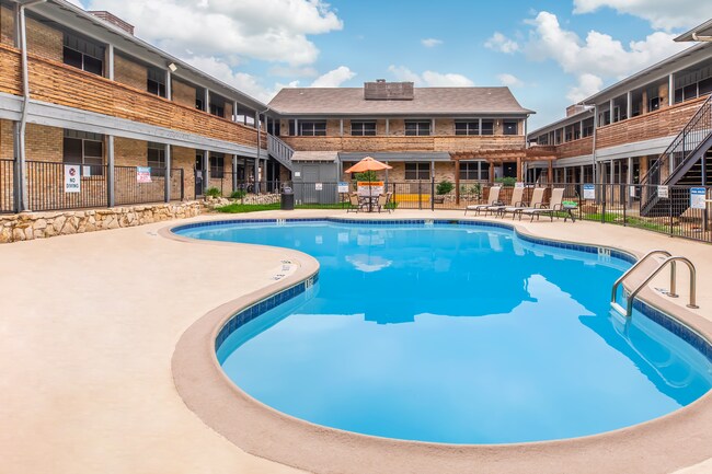 Foto del edificio - Camelot Apartments