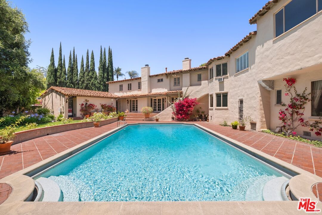Foto principal - 1029 Chevy Chase Dr