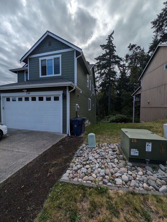 Photo - Stylish & Convenient Living - Bremerton 4 ... House