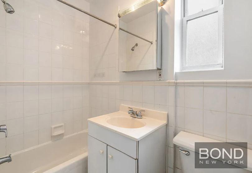 Foto del edificio - 331 E 33rd St