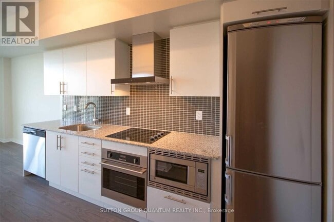 Photo du bâtiment - 352 Front St W