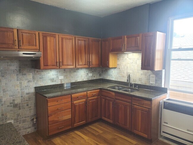 Building Photo - 1922 S Central Avenue Unit 2