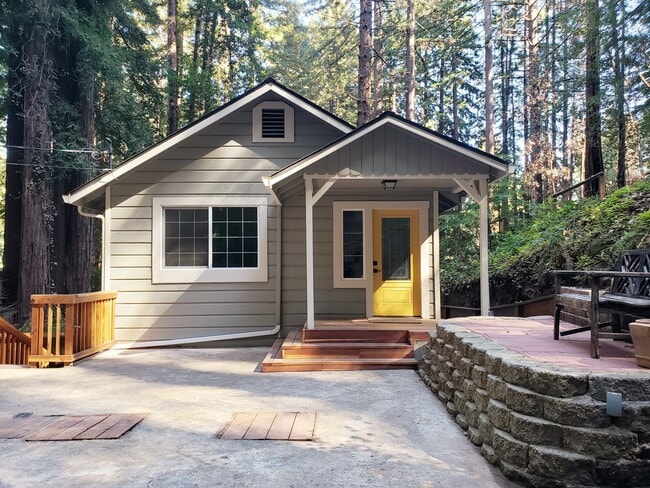 Building Photo - 504 Eden Ave