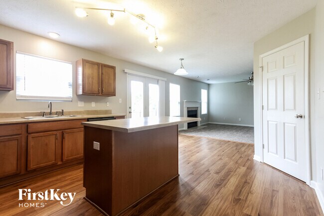 Building Photo - 5254 Calabasas Dr