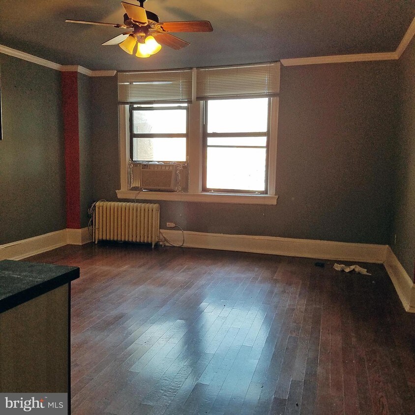 Primary Photo - 1324 Locust St