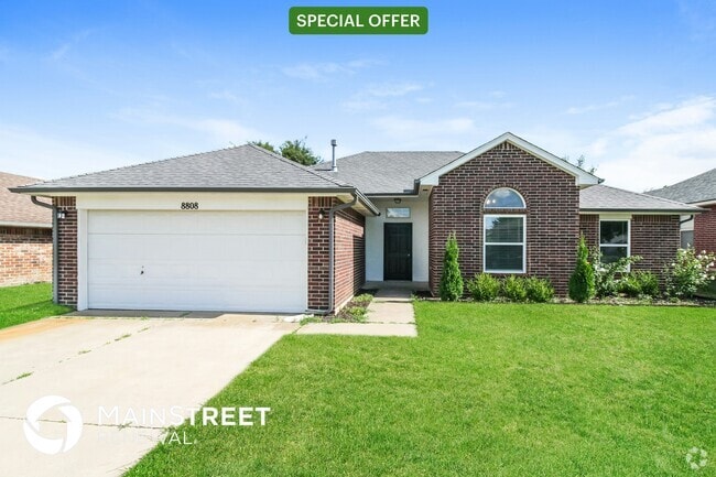 Building Photo - 8808 NW 85th Pl