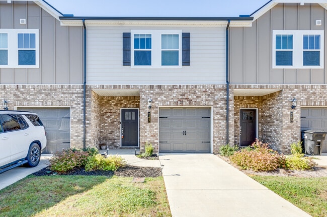 Building Photo - 725 Pr Vw Dr