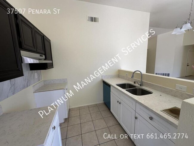 Building Photo - 37507 Penara St