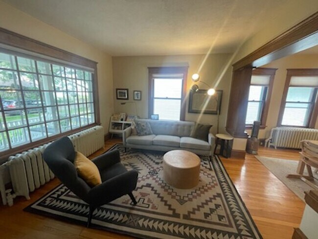 Building Photo - Beautiful, Charming and Well Maintained Four Bedroom Single Family Home in Macalester/Groveland N...