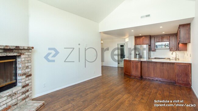 Building Photo - 4 Carriage Ln