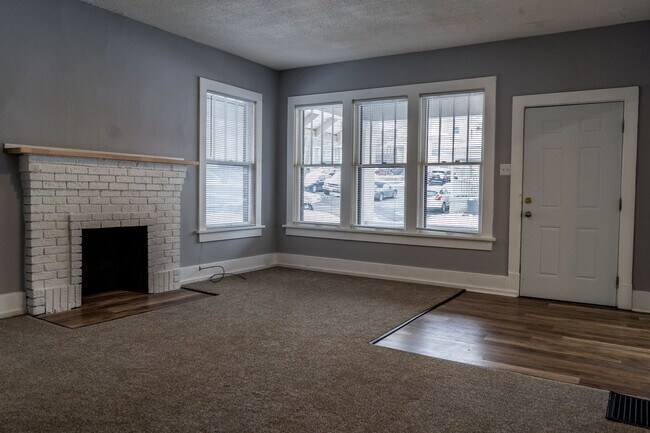 Building Photo - Awesome 5bed/2bath house, Amazing location!