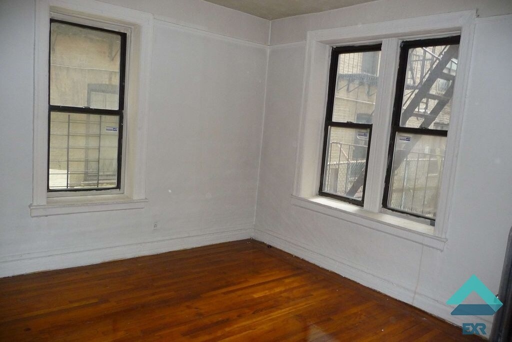 Building Photo - 20 E 18th St