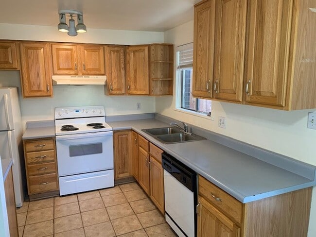 Building Photo - Private 2-Story End Unit