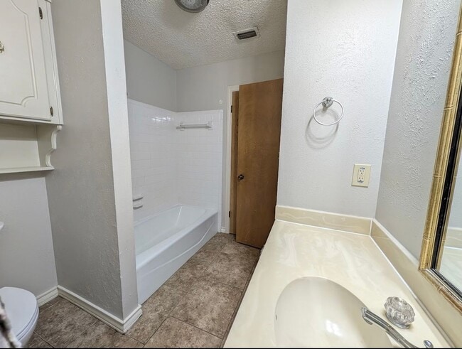 Foto del edificio - 20 Fernwood Dr