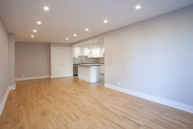 Building Photo - 3468 Rue Drummond