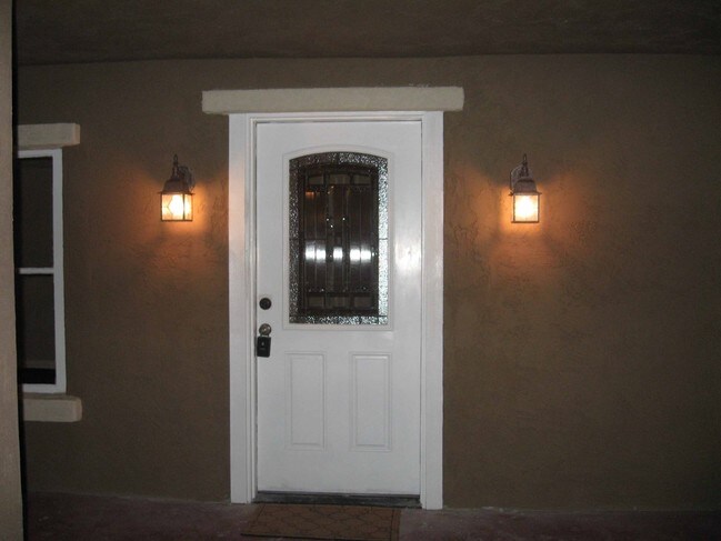 Foto del edificio - 568 N Center St