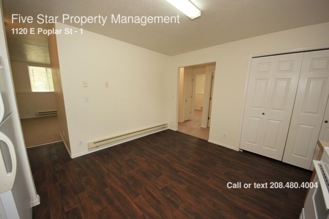 Building Photo - 1120 E Poplar St