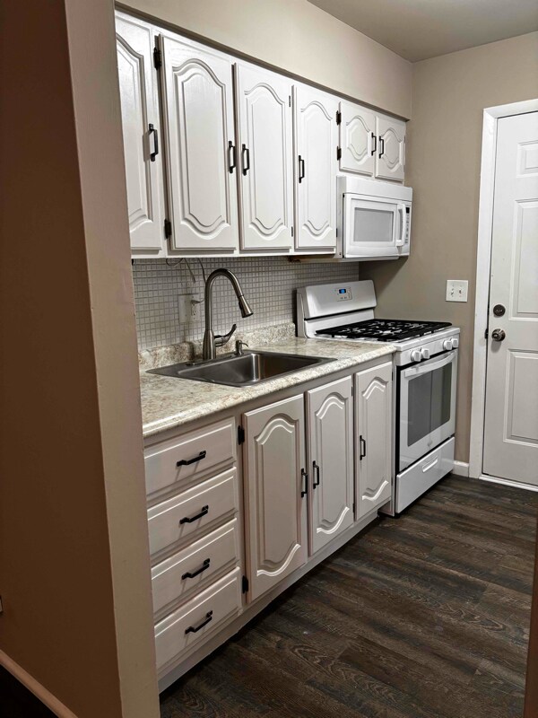 Building Photo - 3738 Dixie Dr