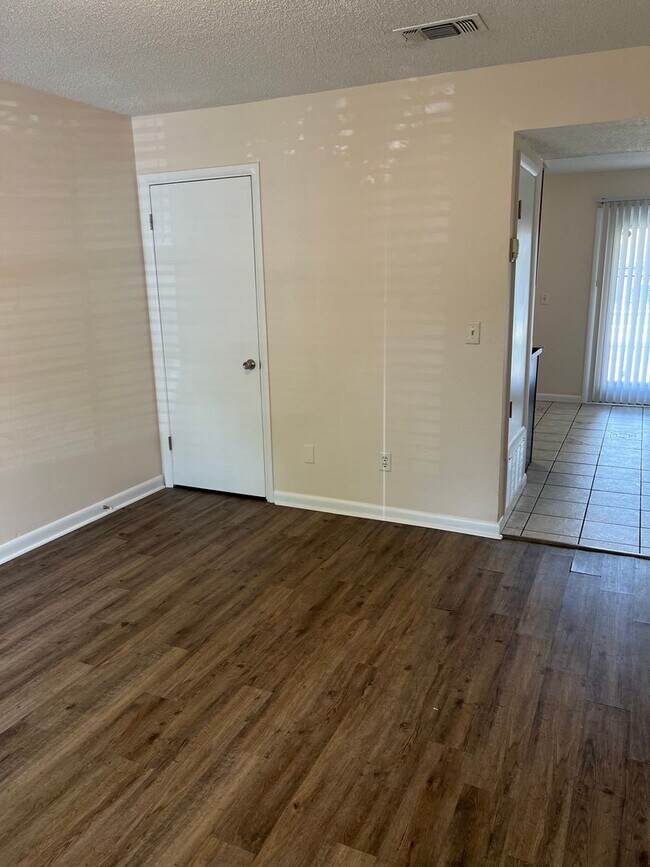 Foto del edificio - 1325 Greendale Ave