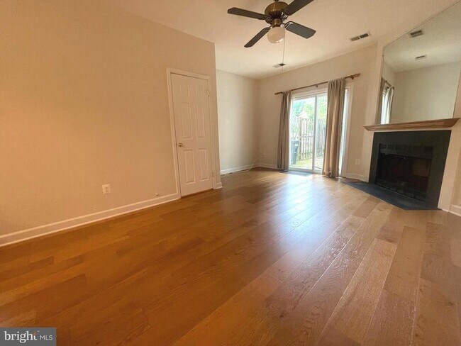 Foto del edificio - 2119 Whisper Way