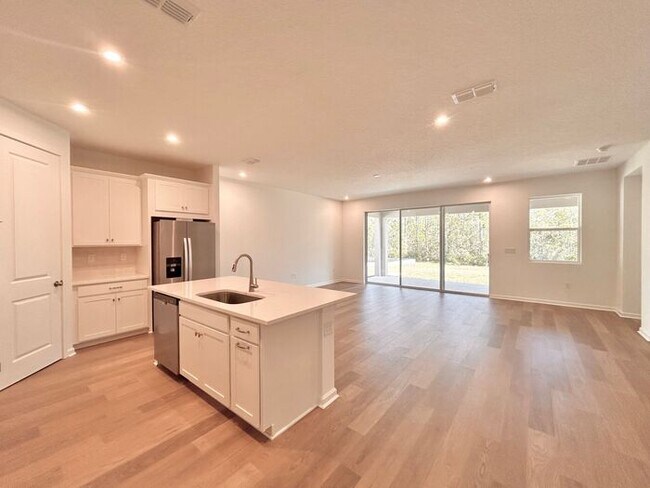 Building Photo - Thoughtfully Designed 4/3 Home with Premium Upgrades and 2 Car Garage! Available Now!