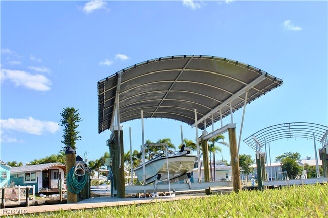 Foto del edificio - 2744 Sanderling Ct