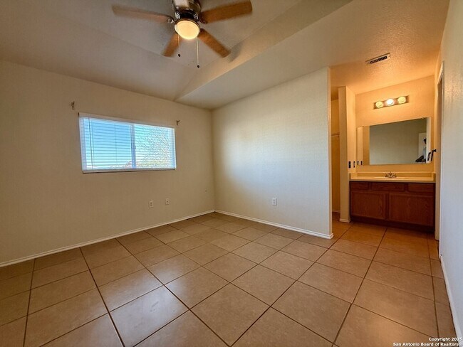 Foto del edificio - 15306 Kamary Ln