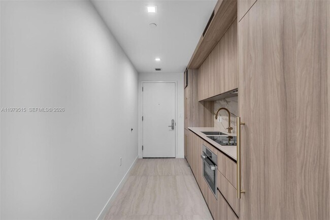 Foto del edificio - 77 SE 5th St