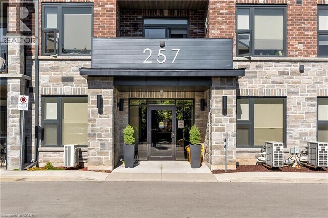 Photo du bâtiment - 257 Millen Rd