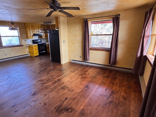 Foto del edificio - 2 Bedroom, 1 Bathroom Duplex in Santa Fe, NM