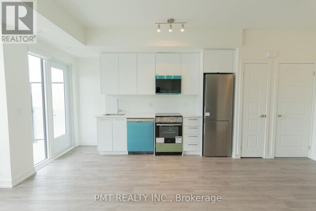 Building Photo - 851-851 Sheppard Ave W