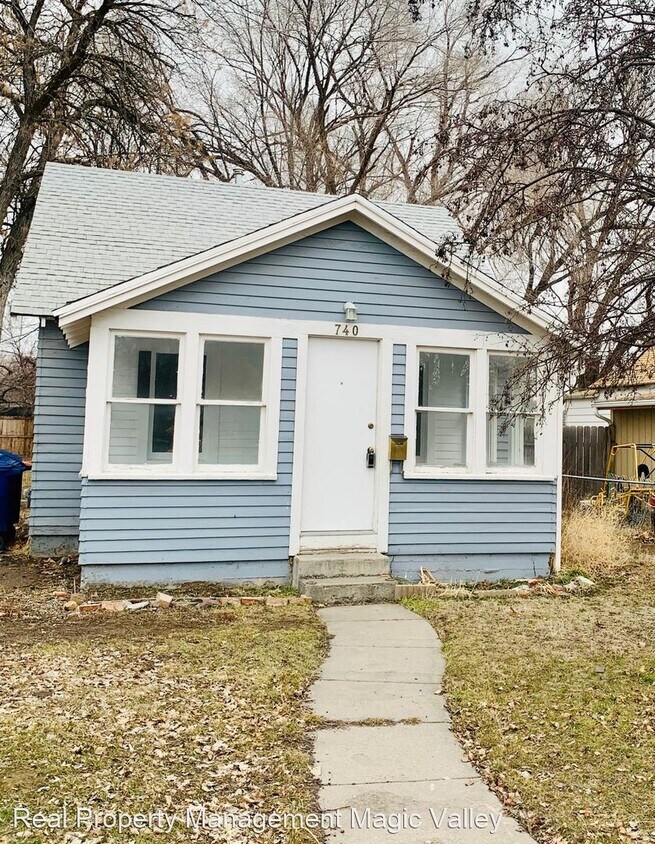 Primary Photo - 2 br, 1 bath House - 740 Blue Lakes Blvd