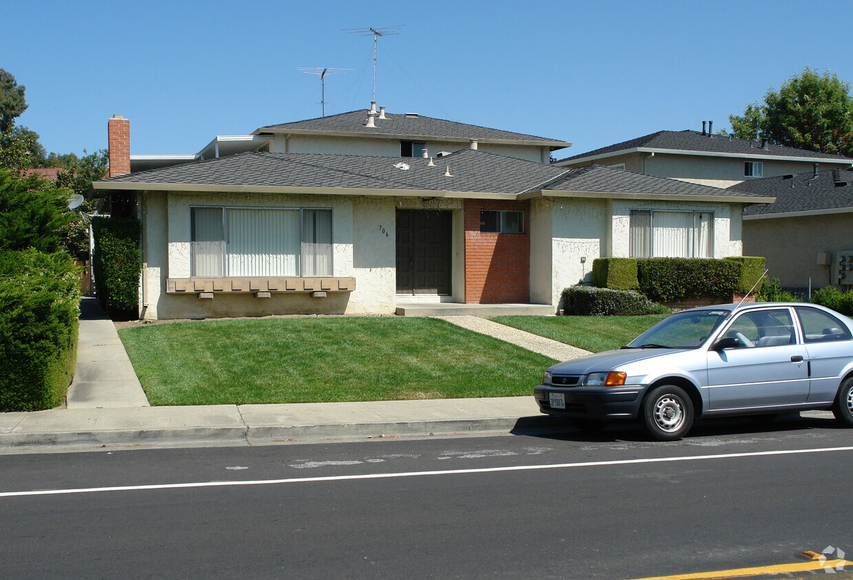 Building Photo - 706 Harvard Ave