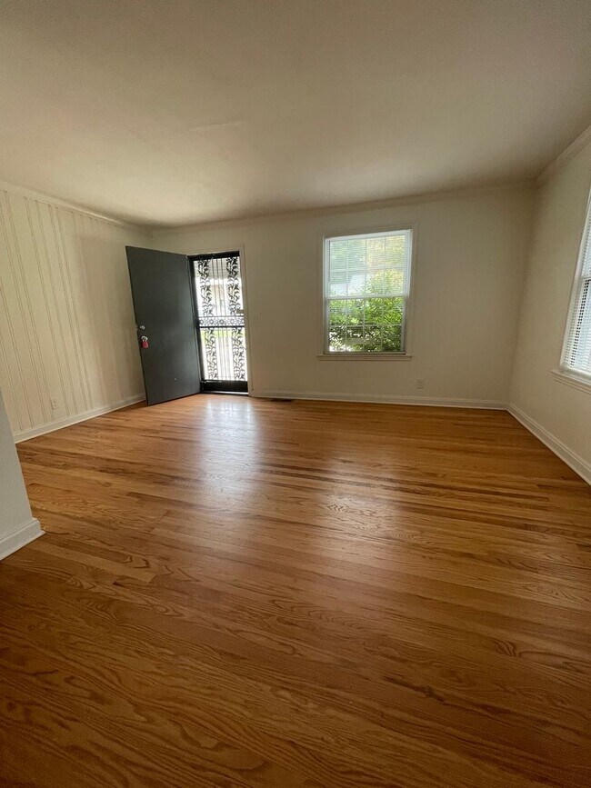 Foto del edificio - 720 Groves Park Rd