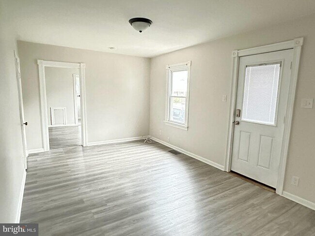 Foto del edificio - 33-33 Carroll Ave