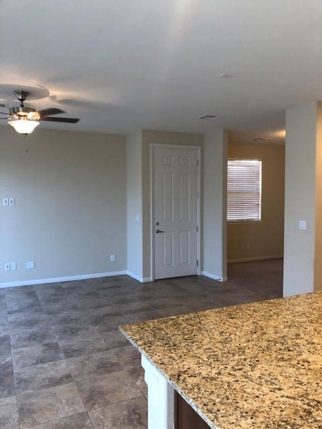 Building Photo - 2 Bedroom Singe Story Townhouse in Gated C...