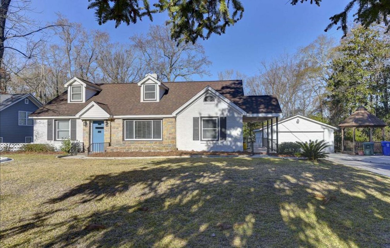 Foto principal - Historic Earlewood Neighborhood Gem: 3-Bed...