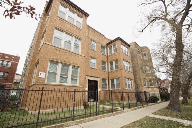 Building Photo - 1454 W Winnemac Ave