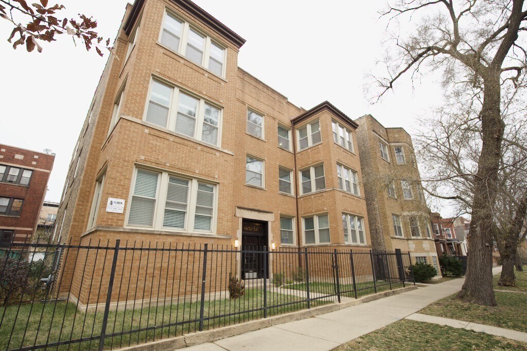 Primary Photo - 1454 W Winnemac Ave
